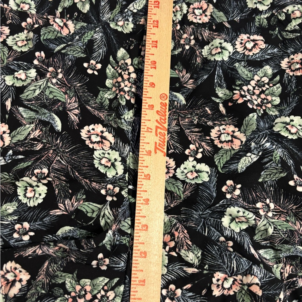 J Jill Wearever Floral Pull On Shorts Medium Stretch Knit Black Pink - Picture 5 of 9